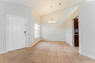 180 Heatherwood Dr in Royal Palm Beach, FL - Foto de edificio - Building Photo