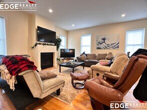 5 Sparhawk St, Unit 1 in Boston, MA - Foto de edificio - Building Photo