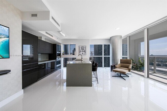 1080 Brickell Ave, Unit 2901 in Miami, FL - Building Photo - Building Photo