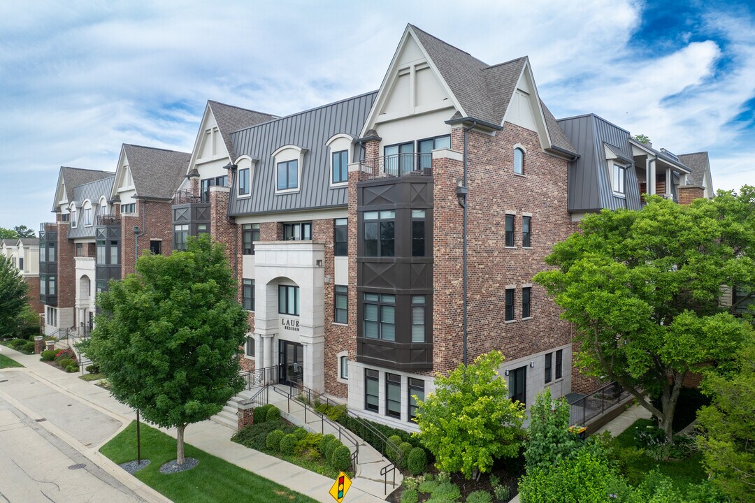 Laurel Apartments in Highland Park, IL - Building Photo