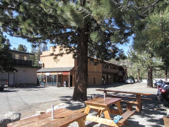 1548-1566 Tavern Rd in Mammoth Lakes, CA - Foto de edificio - Building Photo