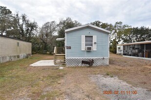 7515 Symmes Rd in Gibsonton, FL - Building Photo