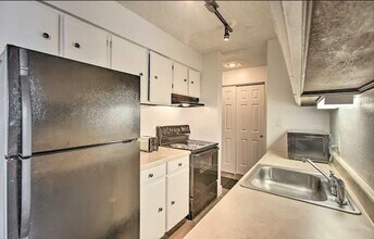 7645 E Quincy Ave in Denver, CO - Building Photo - Building Photo