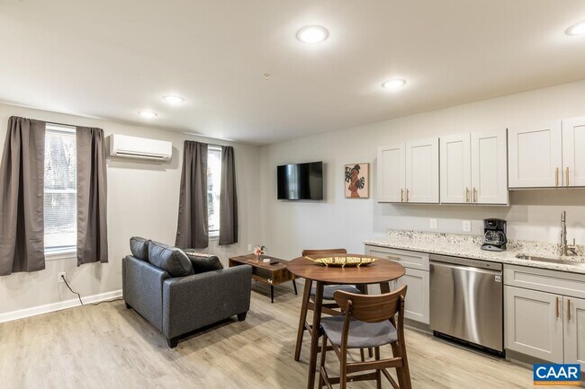 1329 Riverdale Dr in Charlottesville, VA - Building Photo - Building Photo