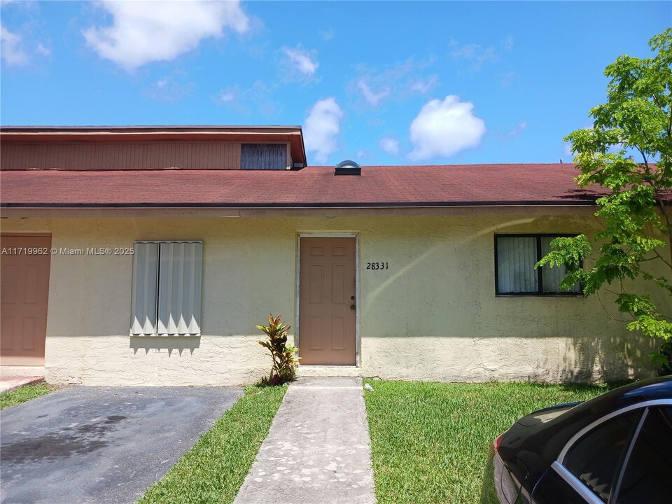 28331 SW 141st Pl in Homestead, FL - Building Photo