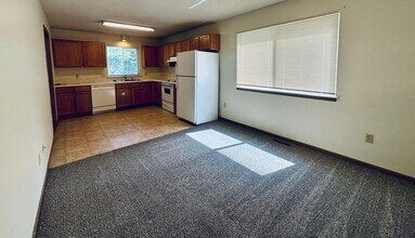 925 Bluemont Ave in Manhattan, KS - Building Photo - Building Photo