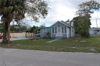 4148 SE Bayview St in Stuart, FL - Foto de edificio - Building Photo