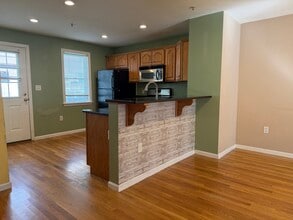 604 Bedford St, Unit 1 in Whitman, MA - Building Photo - Building Photo