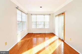 8731 Farnham Way in Linton Hall, VA - Building Photo - Building Photo