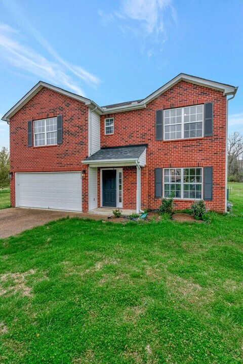 5048 Timber Trail Dr in Mount Juliet, TN - Building Photo