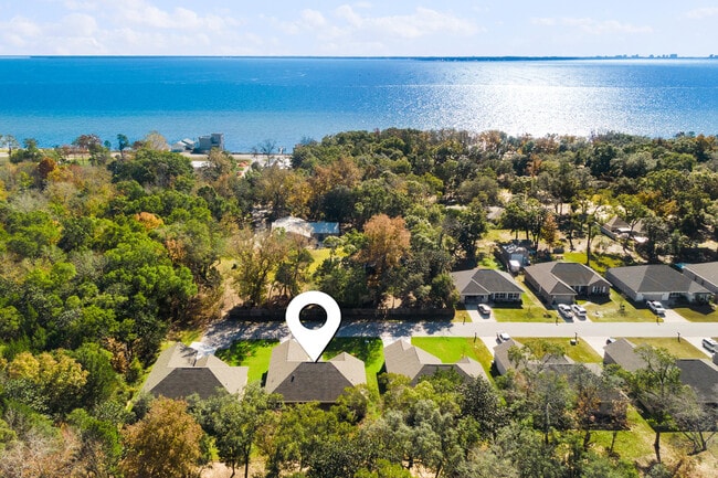 109 Spruce St in Freeport, FL - Building Photo - Building Photo