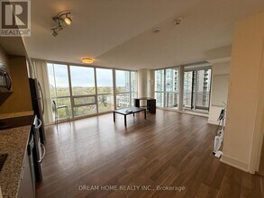 23-923 Sheppard Ave E in Toronto, ON - Building Photo - Building Photo