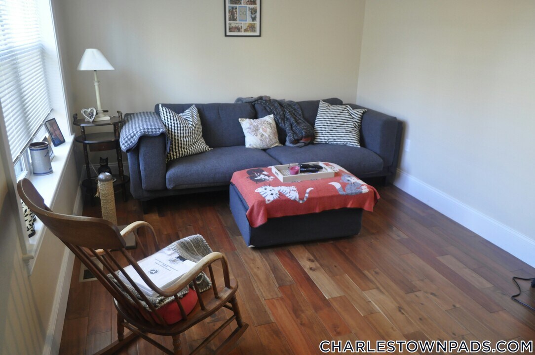 25 Caldwell St in Boston, MA - Building Photo