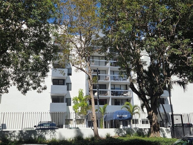 property at 2715 Tigertail Ave