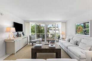227 Australian Ave in Palm Beach, FL - Building Photo