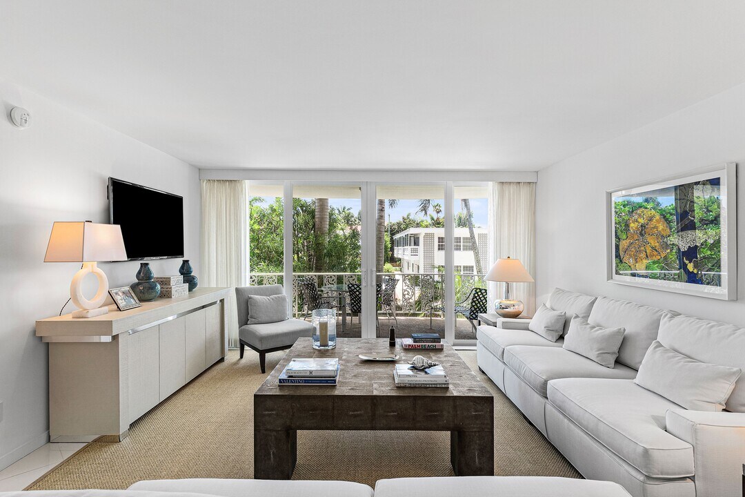 227 Australian Ave in Palm Beach, FL - Building Photo