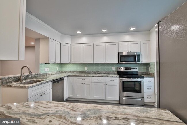 8 Donagh Ct in Timonium, MD - Building Photo - Building Photo