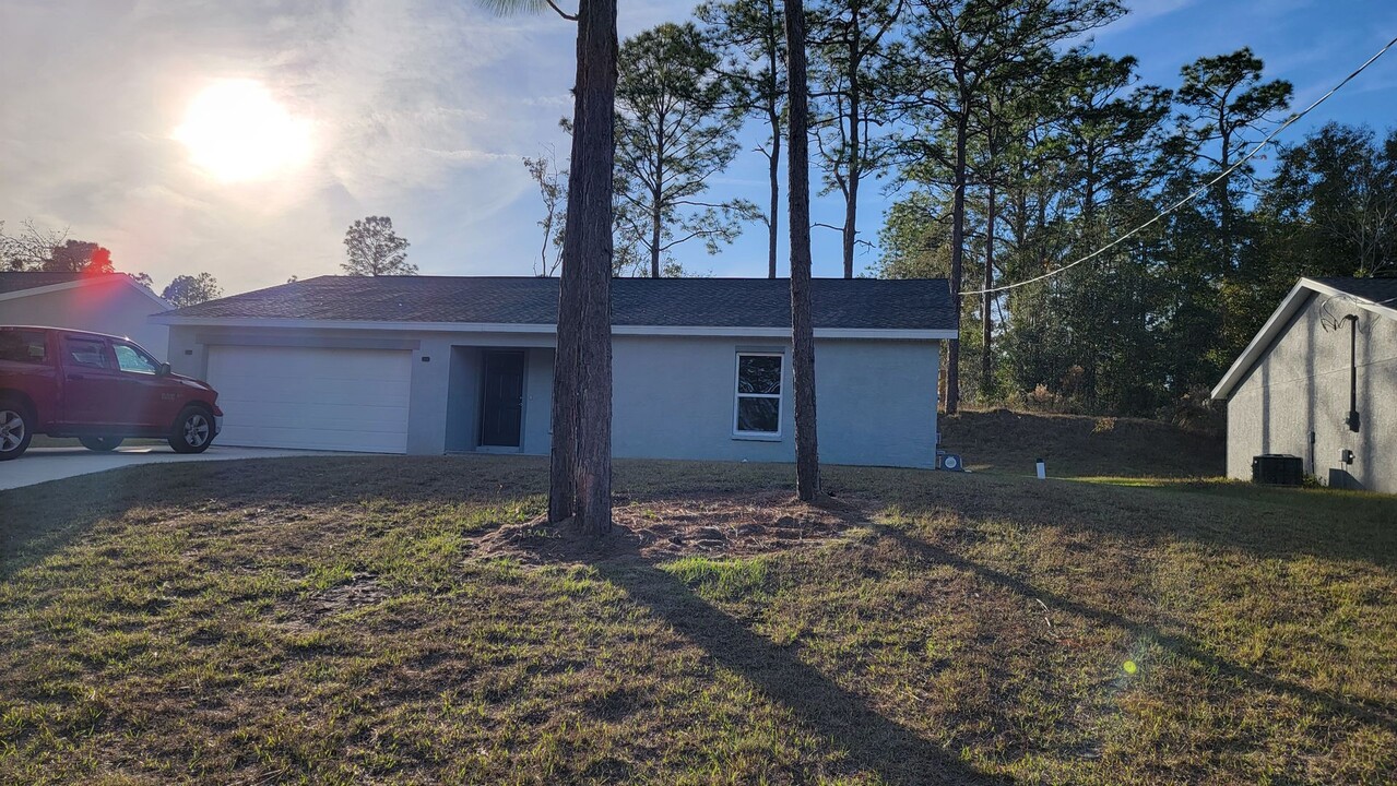 788 W Glenhaven Dr in Citrus Springs, FL - Building Photo