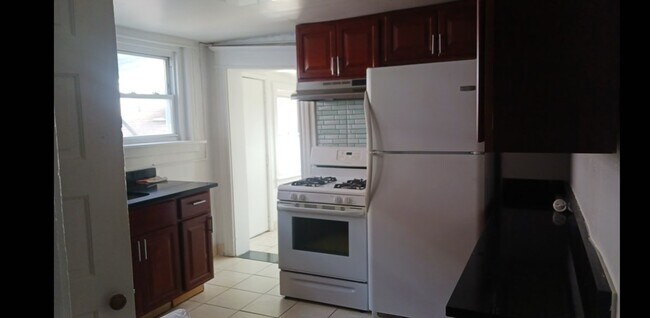 944 W Walnut St in Allentown, PA - Building Photo - Building Photo