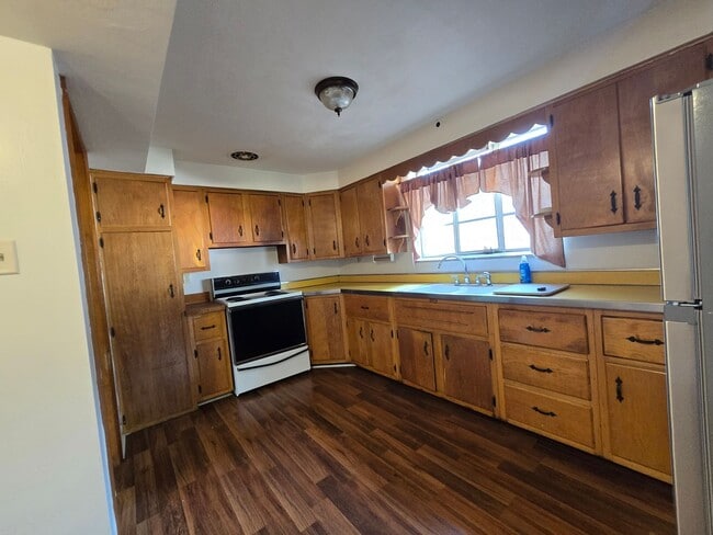 1400 Center Ave, Unit 2nd in New Kensington, PA - Foto de edificio - Building Photo