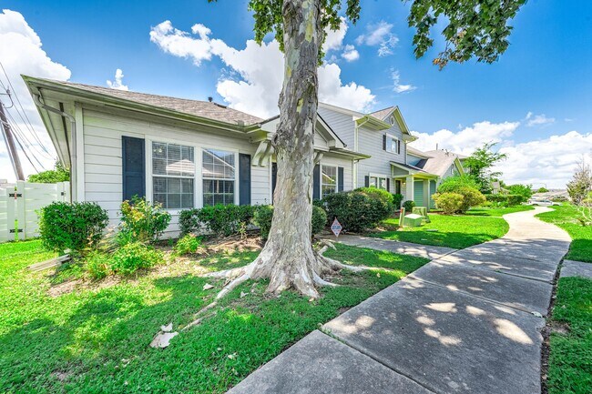 1561 Nichole Woods Dr in Houston, TX - Building Photo - Building Photo