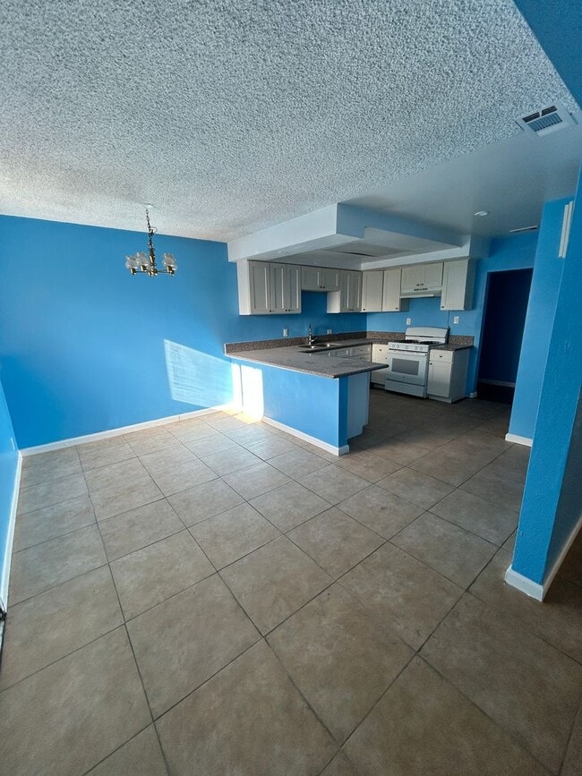 5035 Hallmark St in Riverside, CA - Building Photo - Building Photo