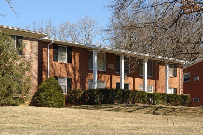 2703 Brownsboro Rd in Louisville, KY - Building Photo - Building Photo