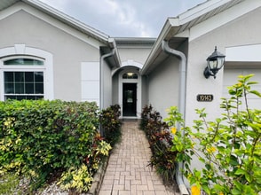 10143 Shadow Creek Dr in Orlando, FL - Building Photo - Building Photo