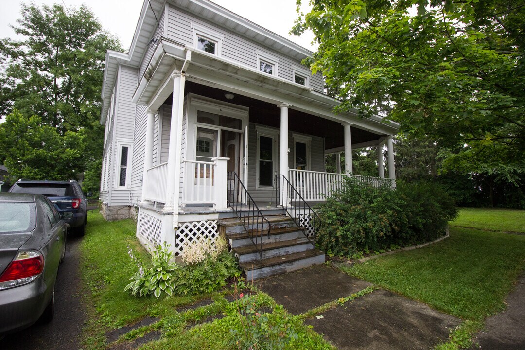 86 Mynderse St, Unit 1 in Seneca Falls, NY - Building Photo