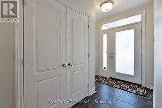 256 Brambling Way in Ottawa, ON - Building Photo - Building Photo