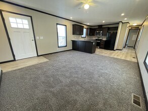 15861 Marentette Dr in Clinton Township, MI - Building Photo - Building Photo