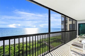 9375 Gulf Shore Dr in Naples, FL - Foto de edificio - Building Photo