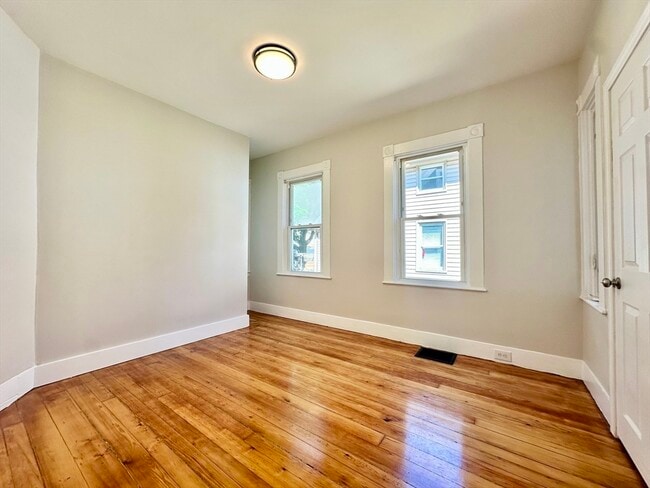 299 Cedar St in New Bedford, MA - Building Photo - Building Photo