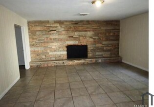 10201 Mccartney Ln in St. Louis, MO - Building Photo - Building Photo