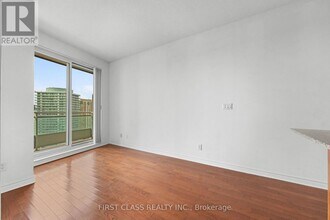 18 Holmes Ave in Toronto, ON - Building Photo - Building Photo