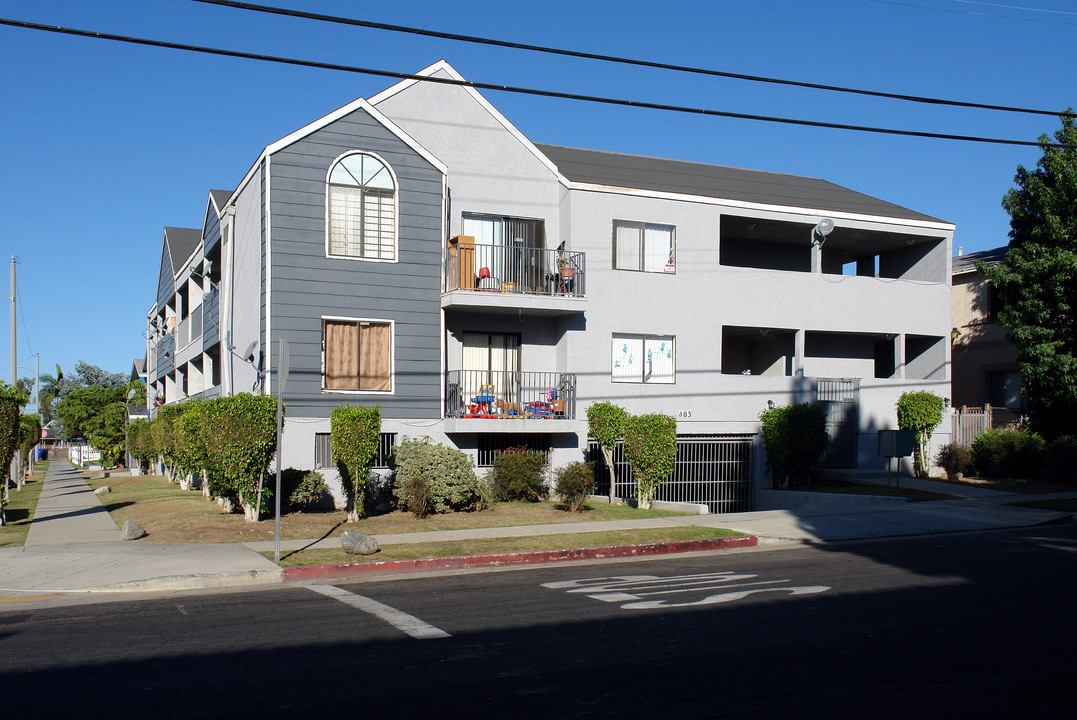 803 N Inglewood Ave in Inglewood, CA - Building Photo