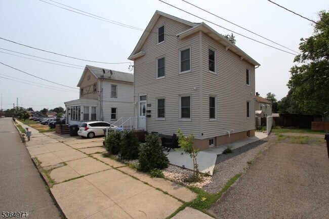 115 New St in Woodbridge, NJ - Building Photo - Building Photo