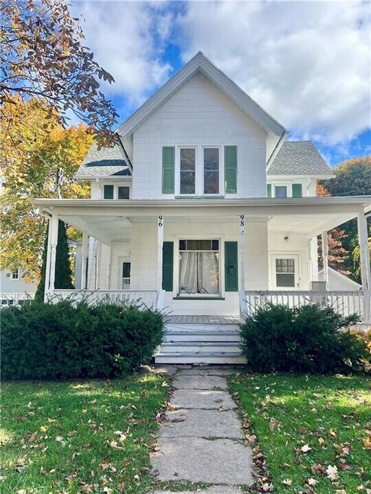 96 South Ave in Webster, NY - Building Photo