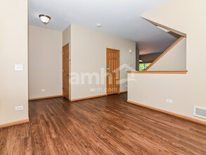 204 Winding Trl in Genoa, IL - Building Photo - Building Photo