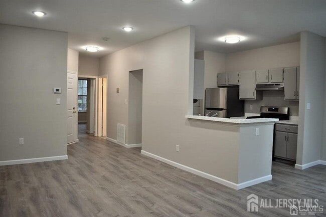 3181 Cypress Ct in Monmouth Junction, NJ - Building Photo - Building Photo