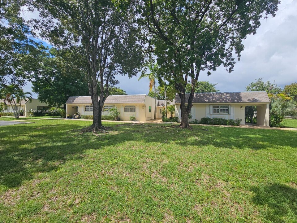 11287 SW 169th St in Miami, FL - Building Photo