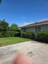 409 SW 8th Ave in Florida City, FL - Building Photo - Building Photo