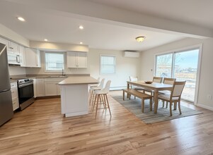 2735 Beaver Turn in Seaford, NY - Foto de edificio - Building Photo