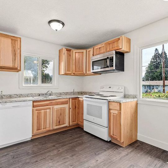 property at 1132 SW Rogue River Ave