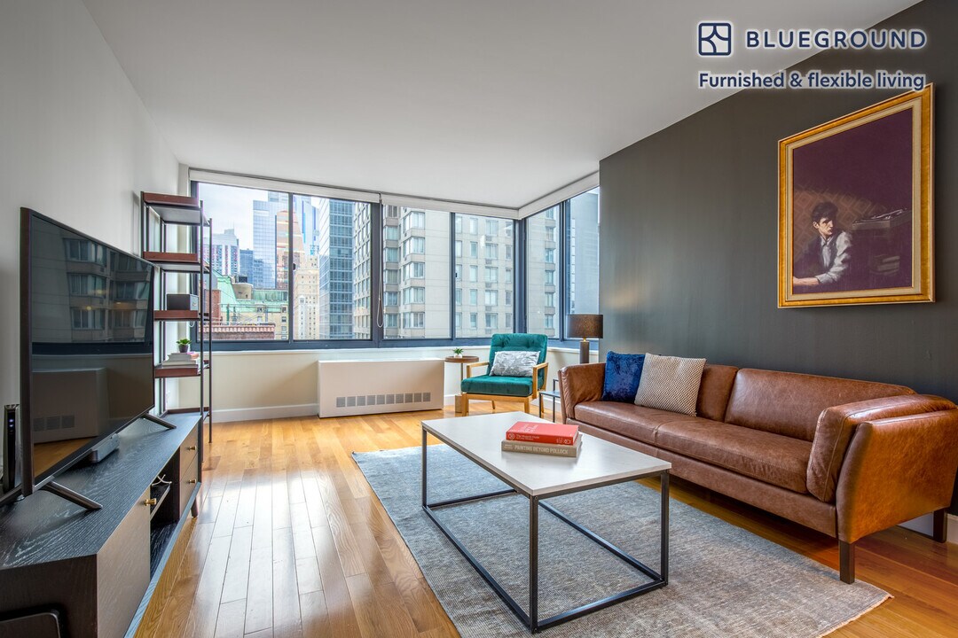235 W 48th St in New York, NY - Building Photo