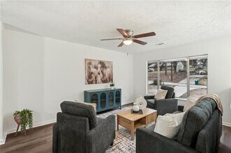 4042 Sweetbriar Ln in Forest Park, GA - Building Photo - Building Photo