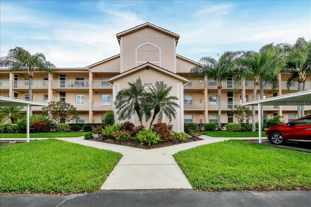 8735 Olde Hickory Ave in Sarasota, FL - Building Photo