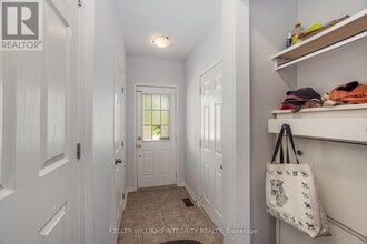148 Goldwood Private in Ottawa, ON - Building Photo - Building Photo