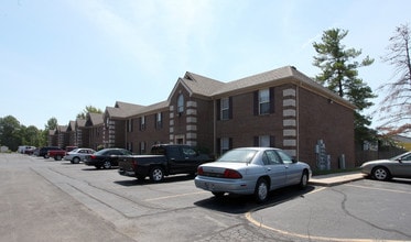 Library Park Apartments in Greenwood, IN - Building Photo - Building Photo