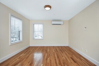 223 Cumberland Ave, Unit 2A in Portland, ME - Foto de edificio - Building Photo